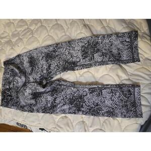Lululemon Women's Printed capri Leggings Size 6